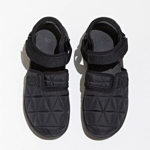 Teva Hurricane Hybrid Sandal Size 8